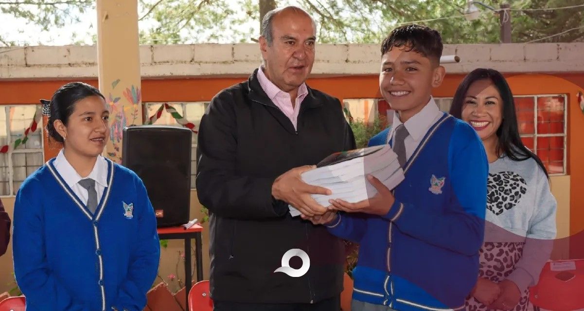 Naty Castrejón entrega equipo tecnológico y apoyos escolares en Emiliano Zapata